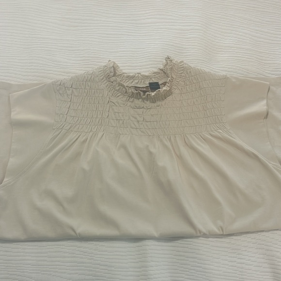 Hugo Boss smocked tshirt- never worn - Picture 3 of 3